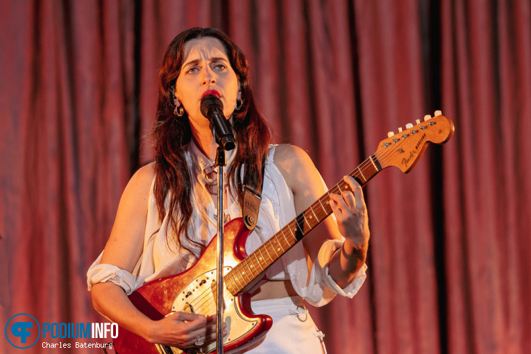 Eefje de Visser op Zuiderpark Live: Eefje de Visser - 24/08 - Zuiderparktheater foto