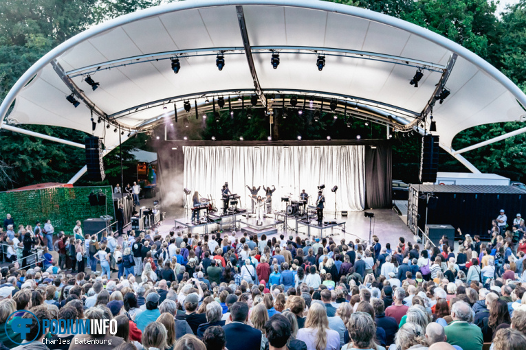 Eefje de Visser op Zuiderpark Live: Eefje de Visser - 24/08 - Zuiderparktheater foto