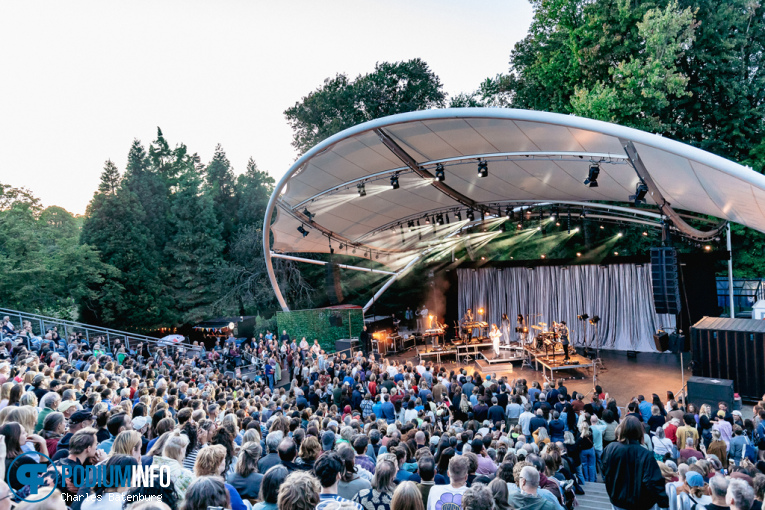 Eefje de Visser op Zuiderpark Live: Eefje de Visser - 24/08 - Zuiderparktheater foto