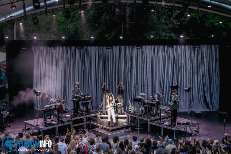 Eefje de Visser op Zuiderpark Live: Eefje de Visser - 24/08 - Zuiderparktheater foto