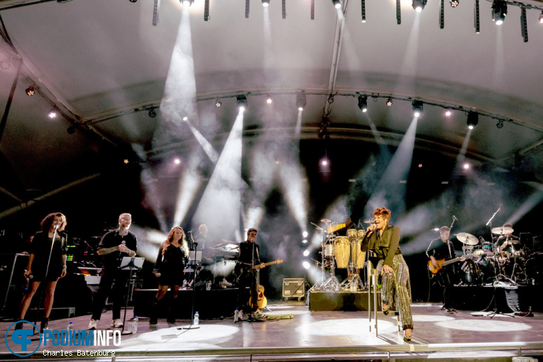 Ruth Jacott op Zuiderpark Live: Ruth Jacott - 04/09 - Zuiderparktheater foto