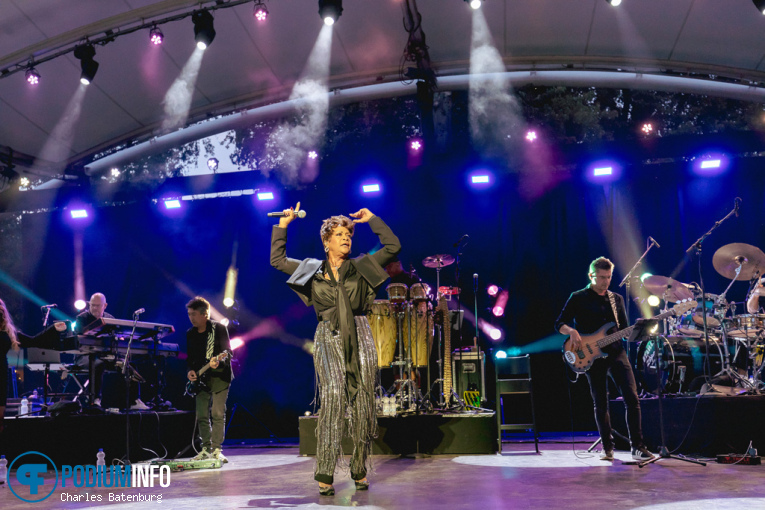 Ruth Jacott op Zuiderpark Live: Ruth Jacott - 04/09 - Zuiderparktheater foto