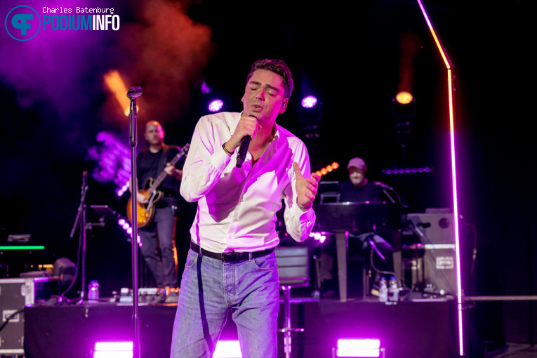 Yves Berendse op Zuiderpark Live: Yves Berendse - 08/09 - Zuiderparktheater foto