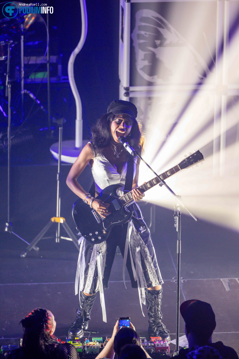 Nova Twins op Nova Twins - 17/09 - TivoliVredenburg foto