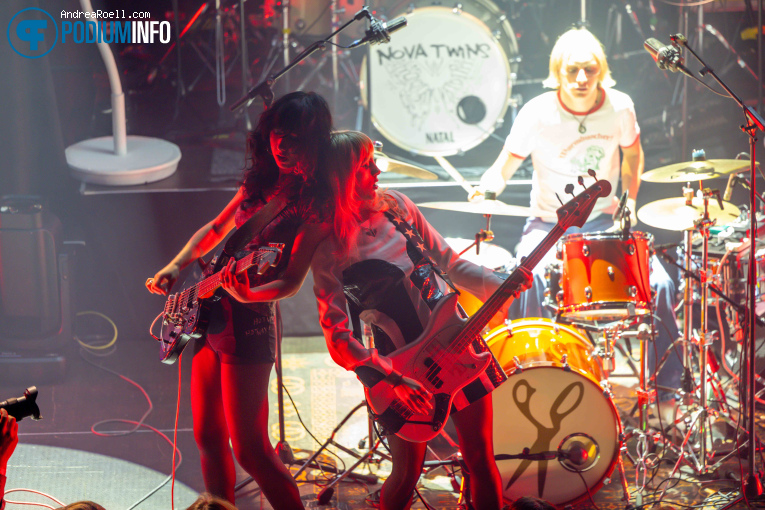 HotWax op Nova Twins - 17/09 - TivoliVredenburg foto