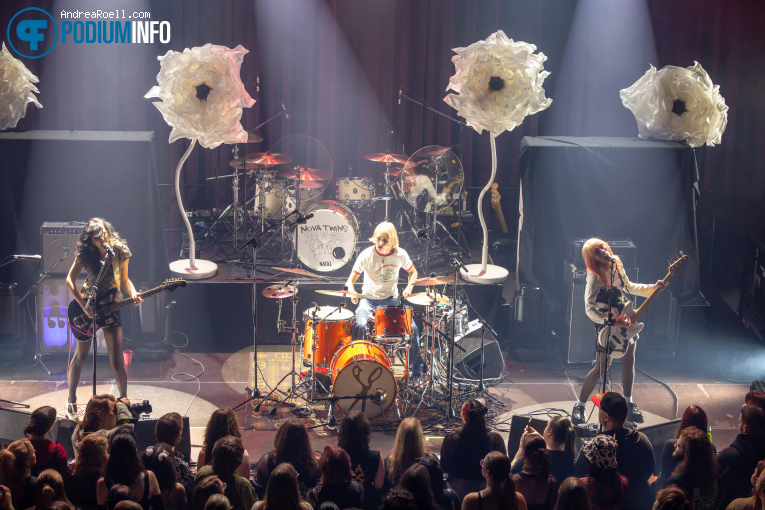 HotWax op Nova Twins - 17/09 - TivoliVredenburg foto
