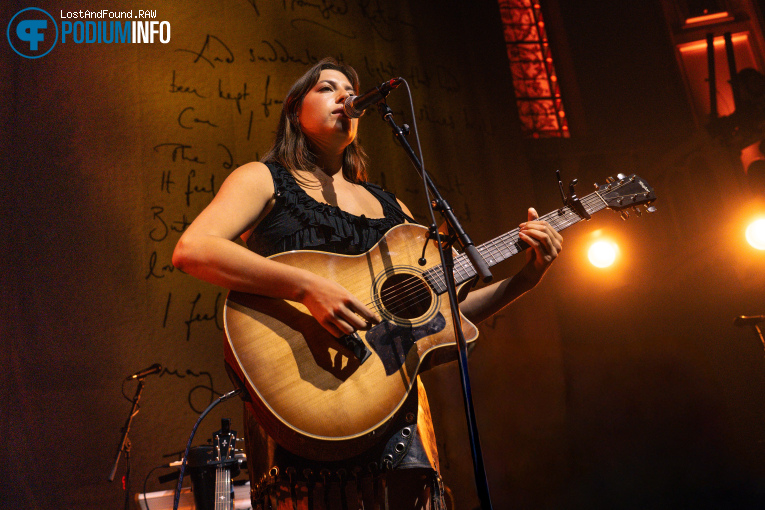 Grace Enger op Dermot Kennedy - 19/09 - Paradiso foto