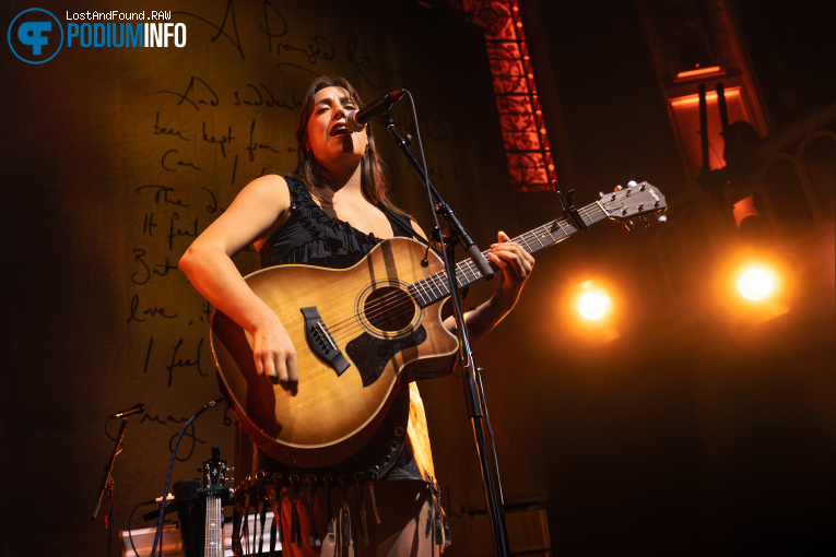 Grace Enger op Dermot Kennedy - 19/09 - Paradiso foto