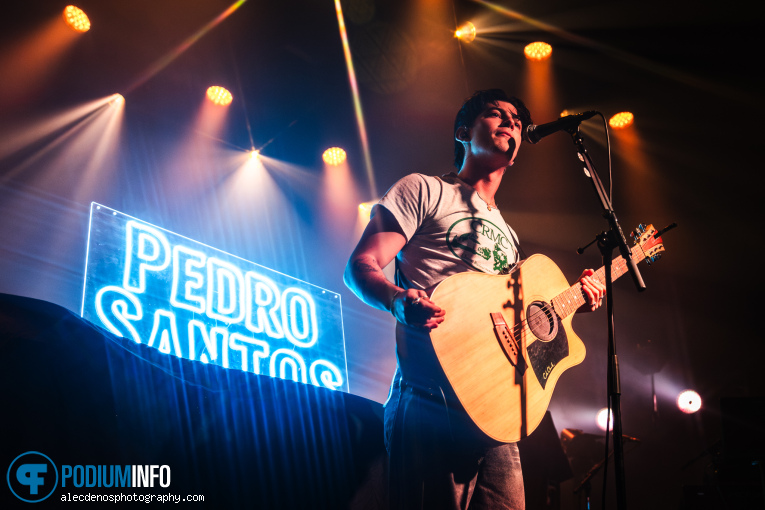 Pedro Santos op Cian Ducrot - 22/09 - Melkweg foto