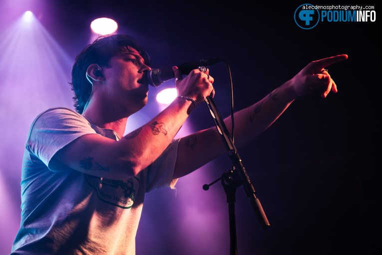 Pedro Santos op Cian Ducrot - 22/09 - Melkweg foto