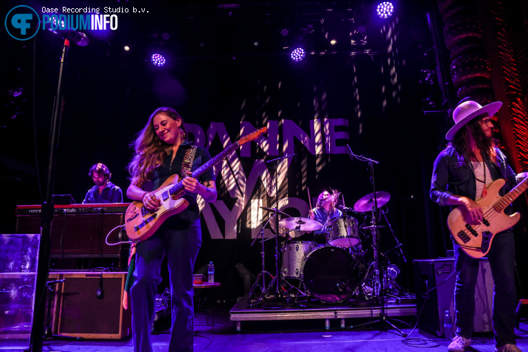 Joanne Shaw Taylor op Joanne Shaw Taylor - 30/09 - Luxor Live foto