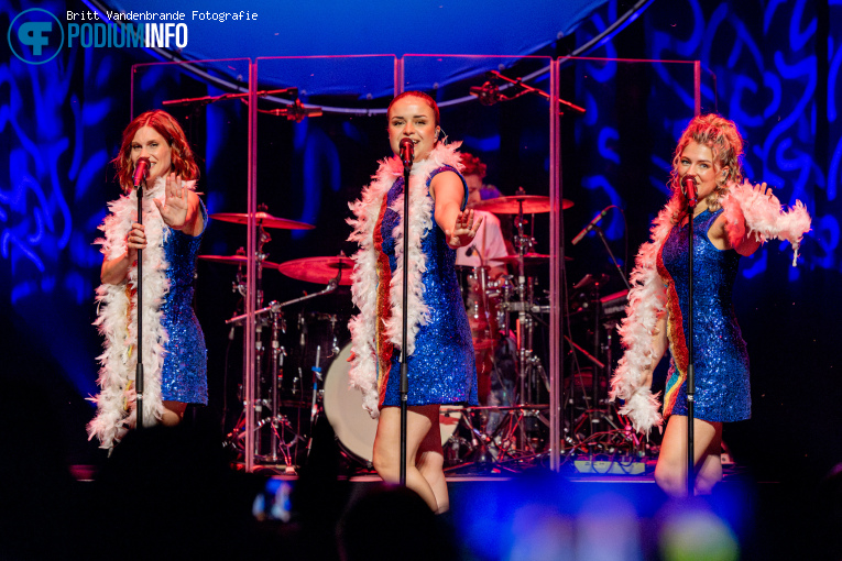 K3 op K3 & Live Band - Haarlem Vinyl - 27/09 - PHIL foto