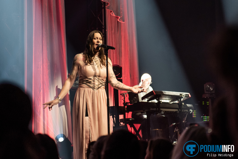 Floor Jansen op Floor Jansen - Strijdlust - 24/09 - De Oosterpoort foto