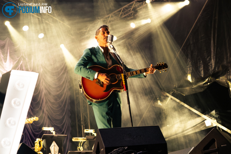 Danny Vera op Danny Vera - 25/09 - Openlucht Theater Amsterdamse Bos foto
