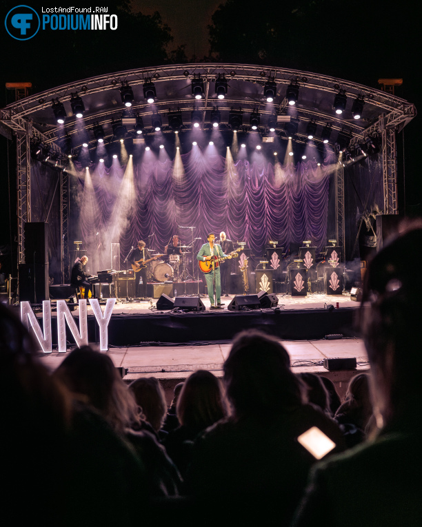 Danny Vera op Danny Vera - 25/09 - Openlucht Theater Amsterdamse Bos foto