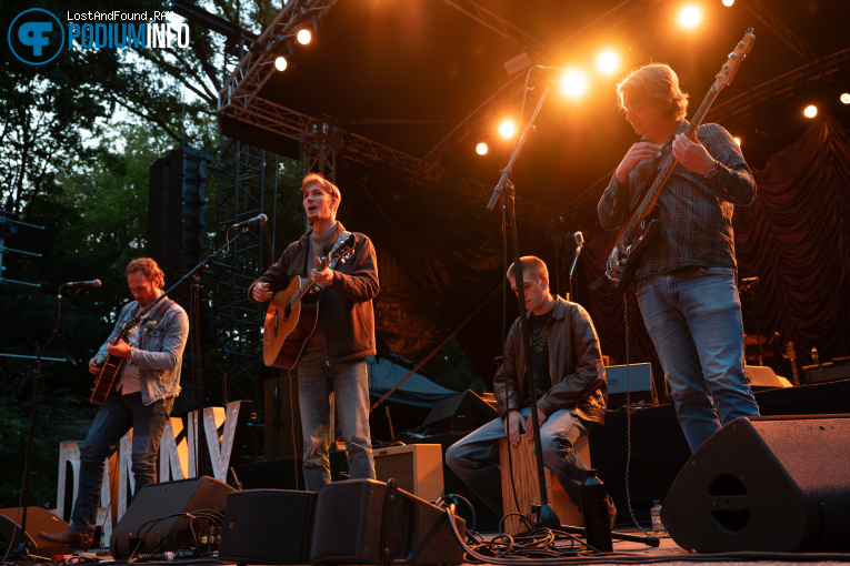 Dean Presley op Danny Vera - 25/09 - Openlucht Theater Amsterdamse Bos foto