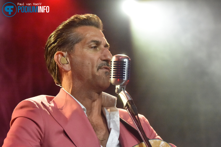 Danny Vera op Danny Vera - 26/09 - Openlucht Theater Amsterdamse Bos foto