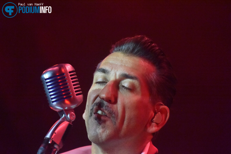 Danny Vera op Danny Vera - 26/09 - Openlucht Theater Amsterdamse Bos foto