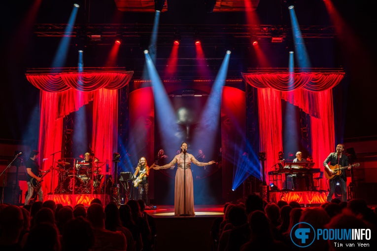 Floor Jansen op Floor Jansen - Strijdlust - 28/09 - TivoliVredenburg foto