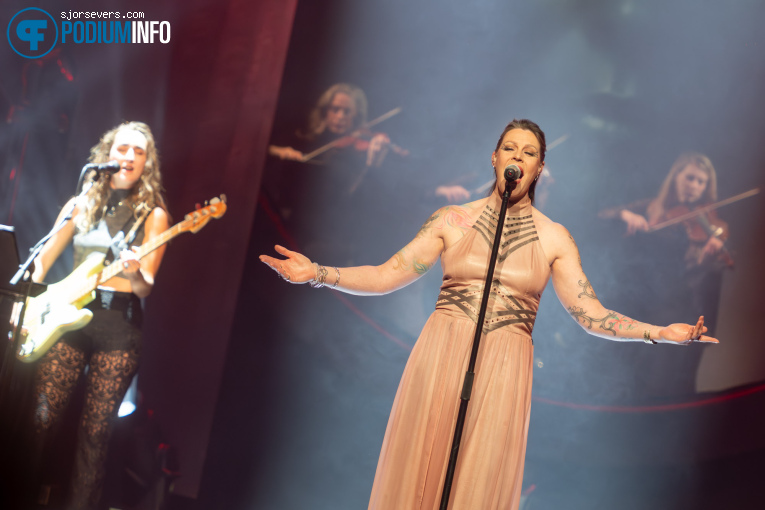 Floor Jansen op Floor Jansen - 02/10 - Koninklijk Theater Carré foto