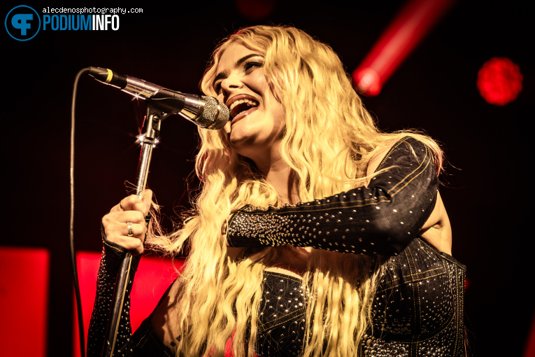 Erika Vikman op Erika Vikman - 10/10 - Melkweg foto