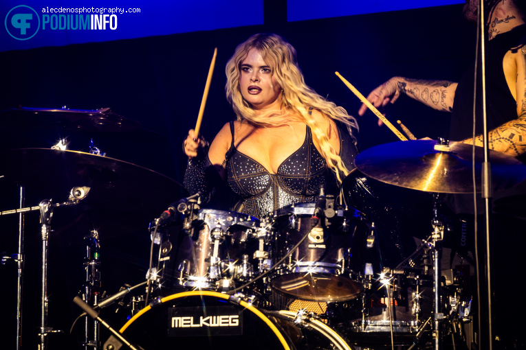 Erika Vikman op Erika Vikman - 10/10 - Melkweg foto