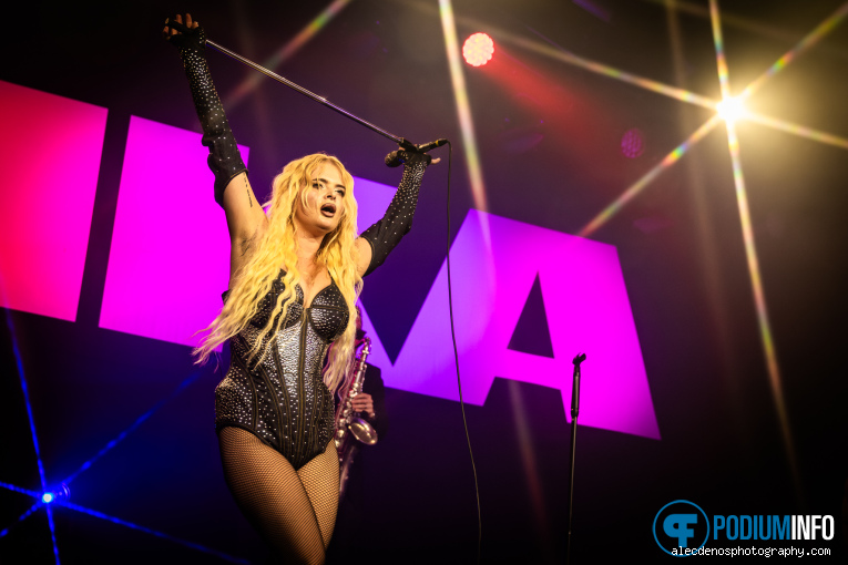 Erika Vikman op Erika Vikman - 10/10 - Melkweg foto