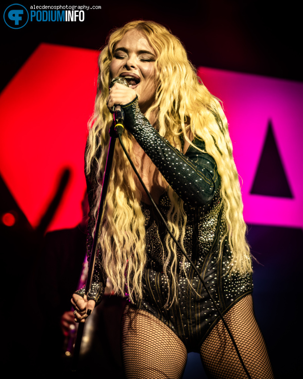 Erika Vikman op Erika Vikman - 10/10 - Melkweg foto