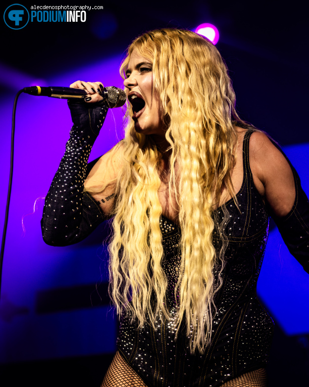 Erika Vikman op Erika Vikman - 10/10 - Melkweg foto