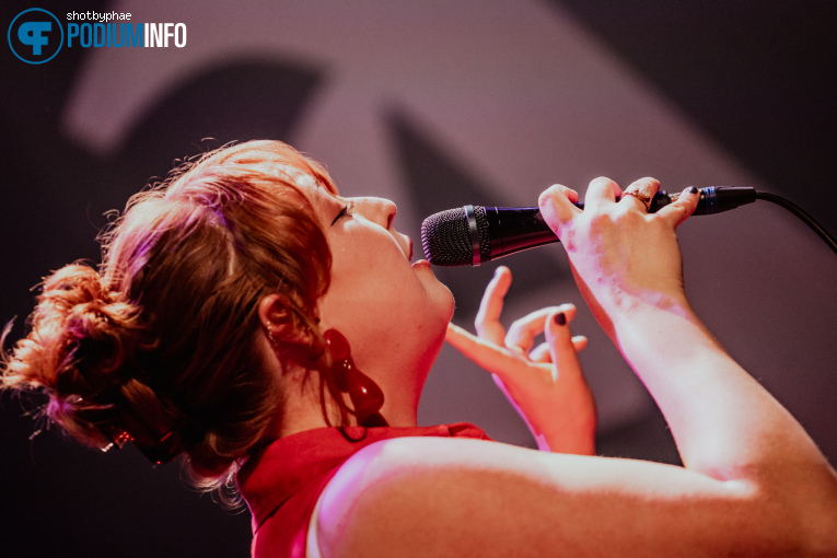 Anouk Wolf op Sera - 16/10 - TivoliVredenburg foto