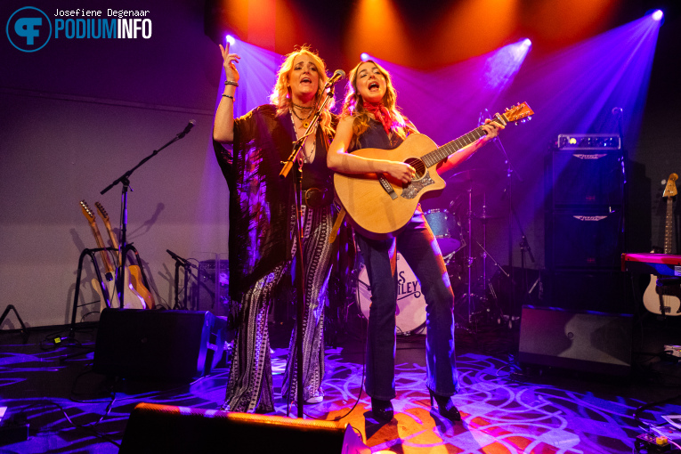 Demi Marriner op Elles Bailey - 19/10 - Fluor foto