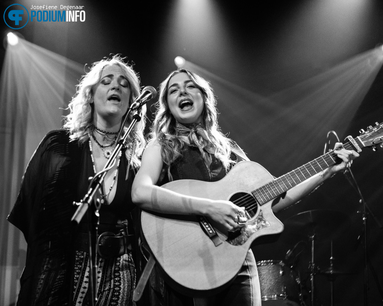 Demi Marriner op Elles Bailey - 19/10 - Fluor foto