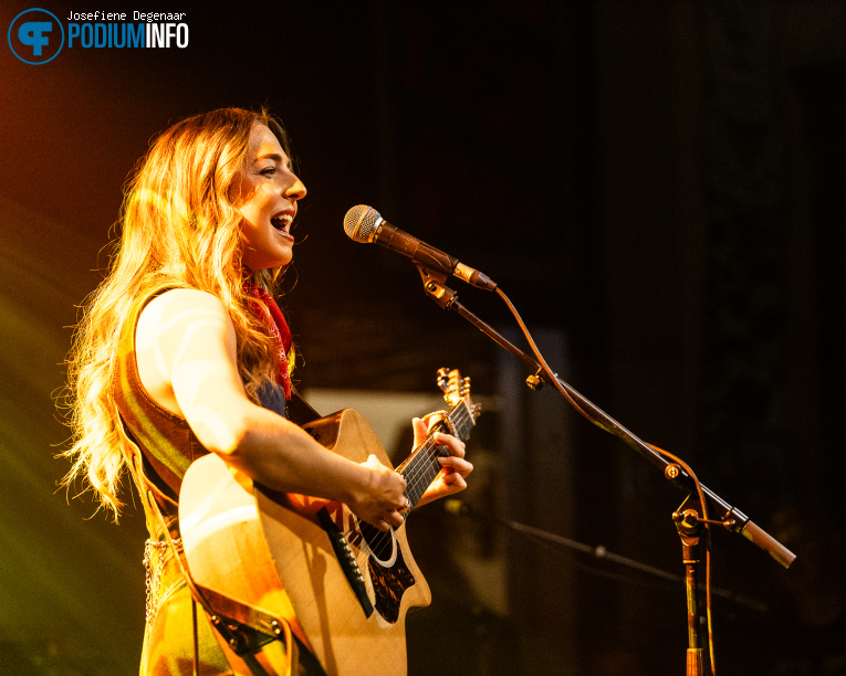 Demi Marriner op Elles Bailey - 19/10 - Fluor foto