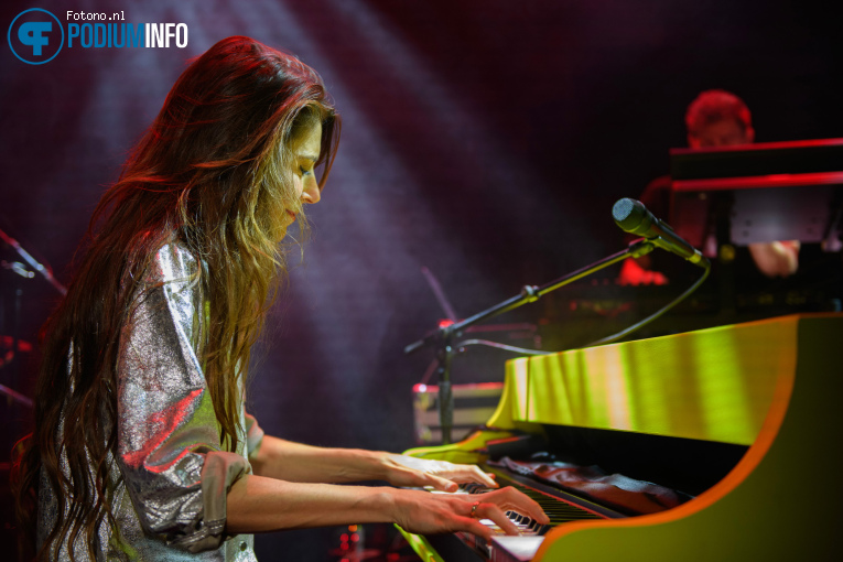 Iris Hond op Iris Hond - My Odessey - 24/10 - Patronaat foto