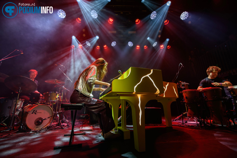 Iris Hond op Iris Hond - My Odessey - 24/10 - Patronaat foto
