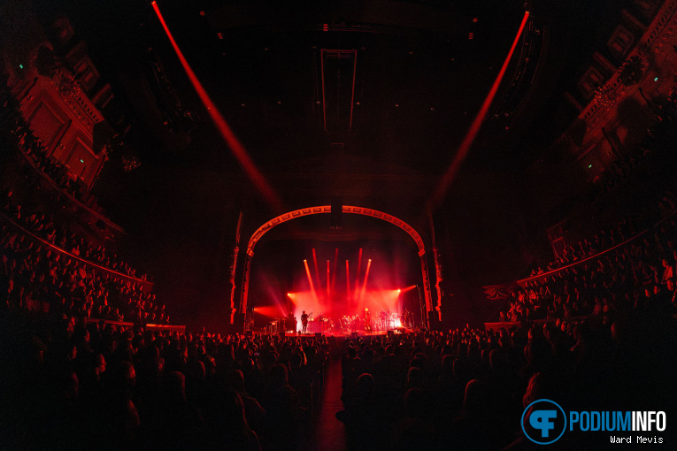 Queens Of The Stone Age op Queens Of The Stone Age - 26/10 - Koninklijk Theater Carré foto