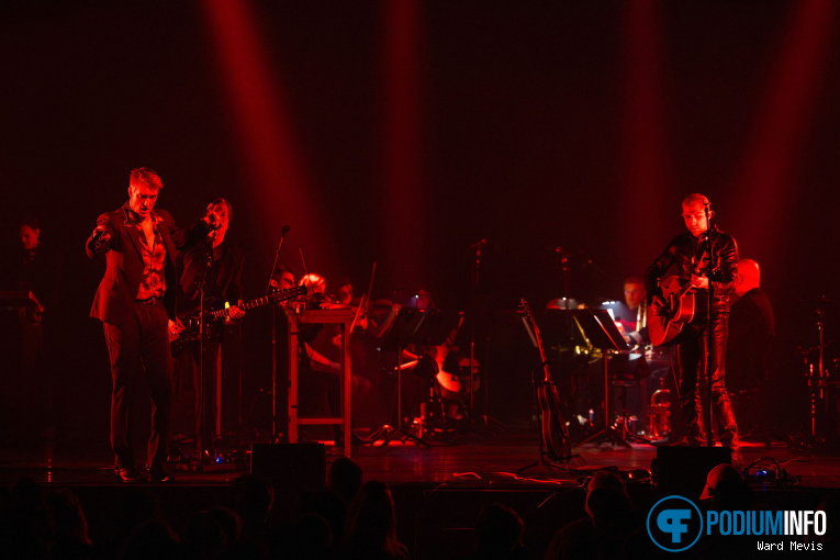 Queens Of The Stone Age op Queens Of The Stone Age - 26/10 - Koninklijk Theater Carré foto