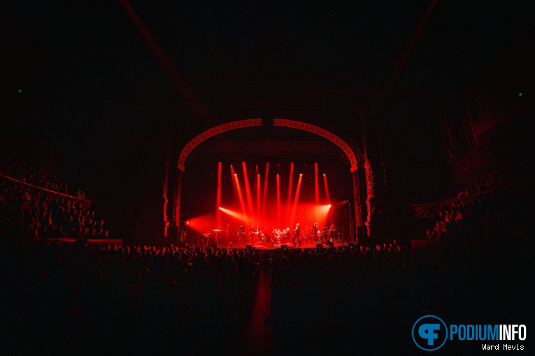 Queens Of The Stone Age op Queens Of The Stone Age - 26/10 - Koninklijk Theater Carré foto