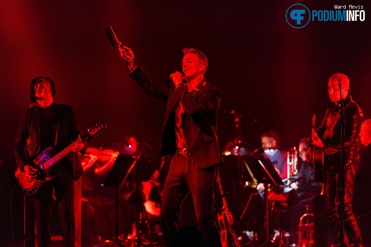 Queens Of The Stone Age op Queens Of The Stone Age - 26/10 - Koninklijk Theater Carré foto
