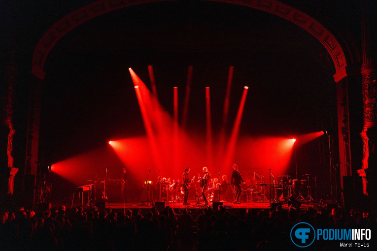 Queens Of The Stone Age op Queens Of The Stone Age - 26/10 - Koninklijk Theater Carré foto