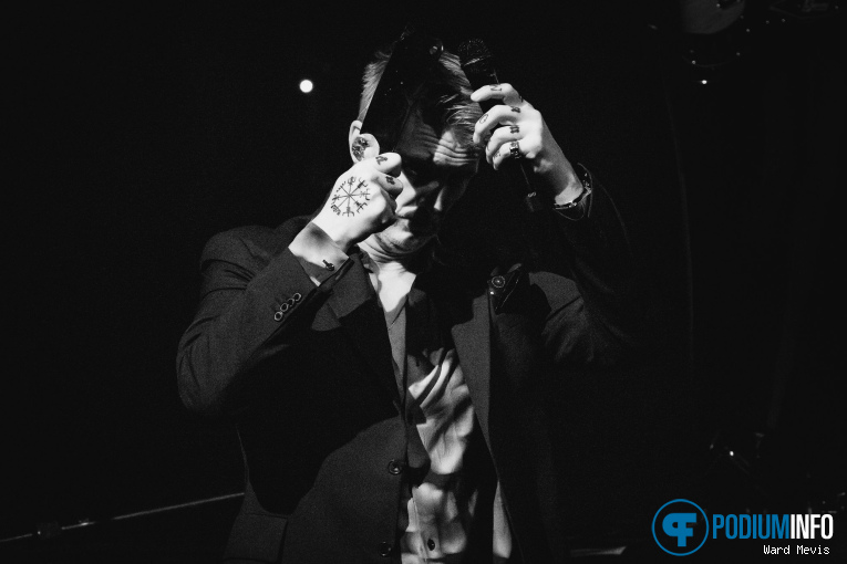 Queens Of The Stone Age op Queens Of The Stone Age - 26/10 - Koninklijk Theater Carré foto