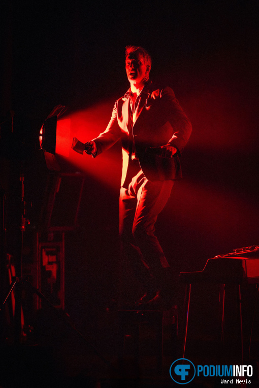 Queens Of The Stone Age op Queens Of The Stone Age - 26/10 - Koninklijk Theater Carré foto