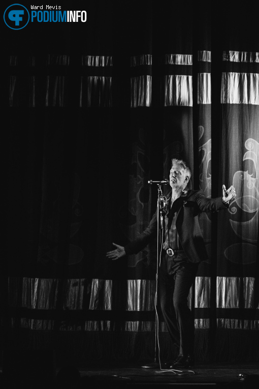 Queens Of The Stone Age op Queens Of The Stone Age - 26/10 - Koninklijk Theater Carré foto