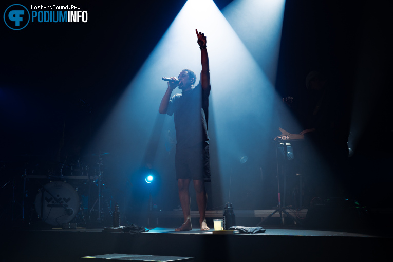 Michael Ekow & May op Typhoon - 30/10 - Patronaat foto