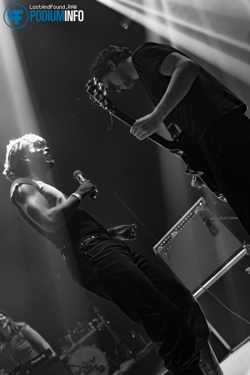 Michael Ekow & May op Typhoon - 30/10 - Patronaat foto