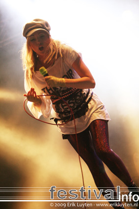 The Ting Tings op Pinkpop 2009 foto