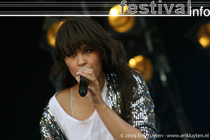 Maria Mena op Pinkpop 2009 foto