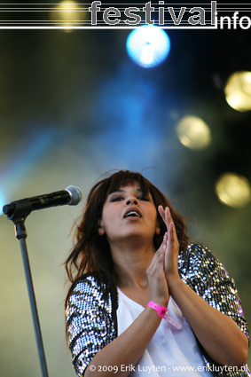 Maria Mena op Pinkpop 2009 foto