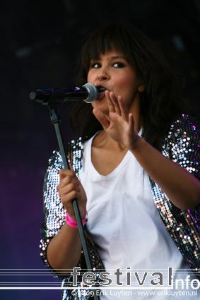 Maria Mena op Pinkpop 2009 foto