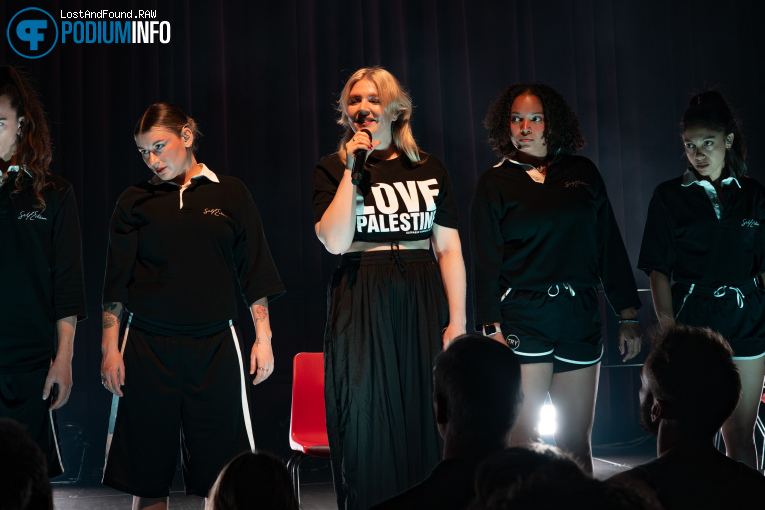 Self Esteem op Self Esteem - 04/11 - TivoliVredenburg foto